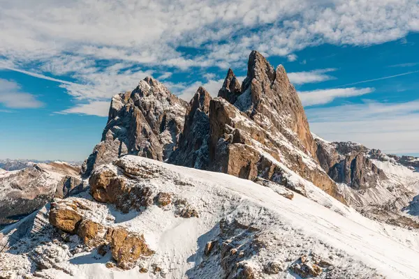 Foto Idílica Nieve Cubierta Del Pico Seceda Montañas Contra Cielo — Foto de Stock