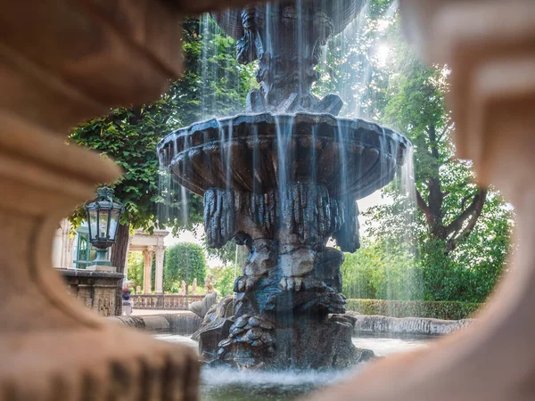 Veduta Della Fontana Contro Gli Alberi Nel Giardino Ornamentale Dresda — Foto Stock