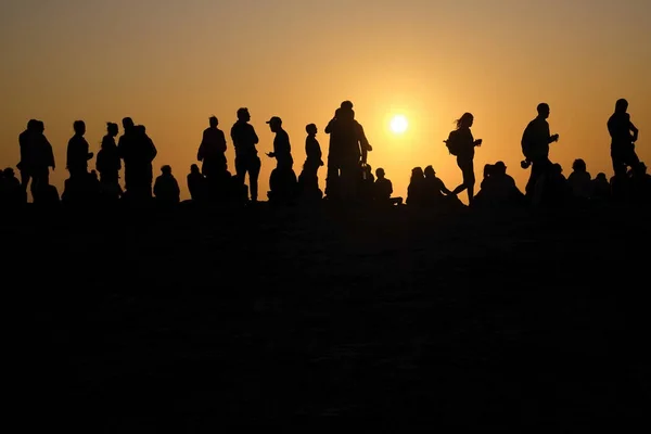 Portugal Algarve Silhouetten Van Mensen Die Ontspannen Tegen Ondergaande Zon — Stockfoto
