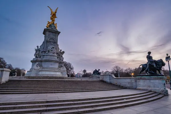 England London Low Angle View Victoria Memorial Dawn — Stock Photo, Image