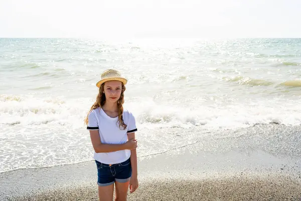 Girl Straw Hat Standing Beach Tuscany Italy — Stock Photo, Image