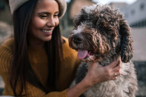 Happy Young Woman Stroking Her Dog City — Stock Photo, Image