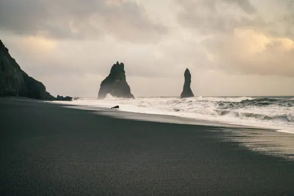 Ισλανδία Νότια Ισλανδία Παραλία Reynisfjara Βράχους Reynisdrangar — Φωτογραφία Αρχείου