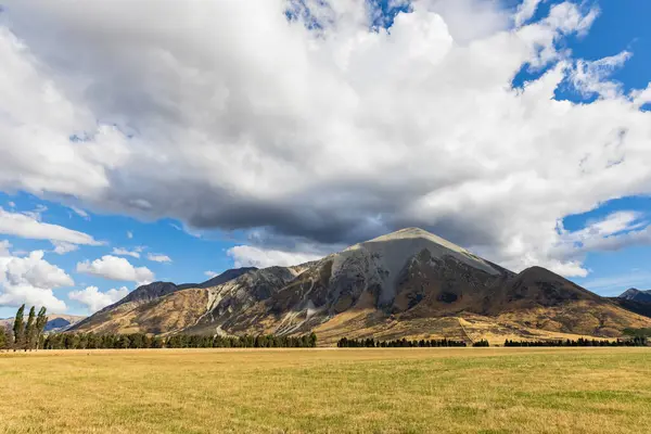 Nieuw Zeeland Grijze Wijk Inchbonnie Grote Wolken Boven Berg Craigieburn — Stockfoto