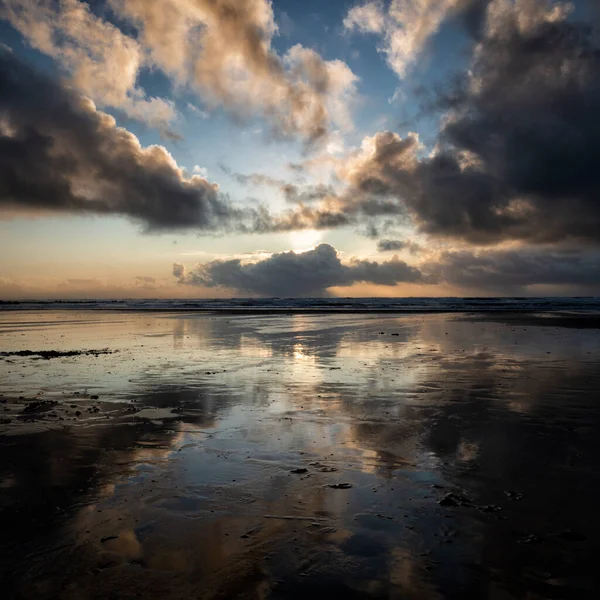 Reino Unido Gales Pembrokeshire Freshwater West Beach Dramatic Sunset —  Fotos de Stock