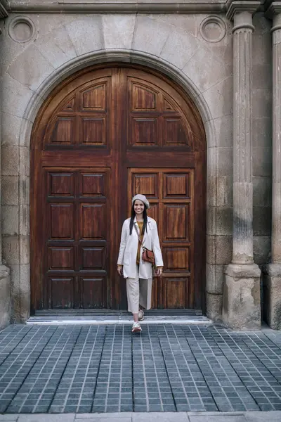 Portrait Young Woman Standing Wooden Portal — Stock Photo, Image