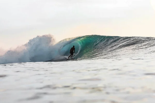 Surfer Malam Hari Bali Indonesia — Stok Foto