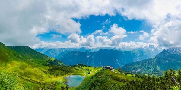 巴伐利亚 阿尔盖阿尔卑斯山 从费尔霍恩到斯克拉波德的全景景观 以及斯蒂尔赫谷费尔霍恩巴恩山区站 — 图库照片