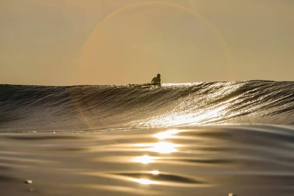 Surfista Pôr Sol Bali Indonésia — Fotografia de Stock