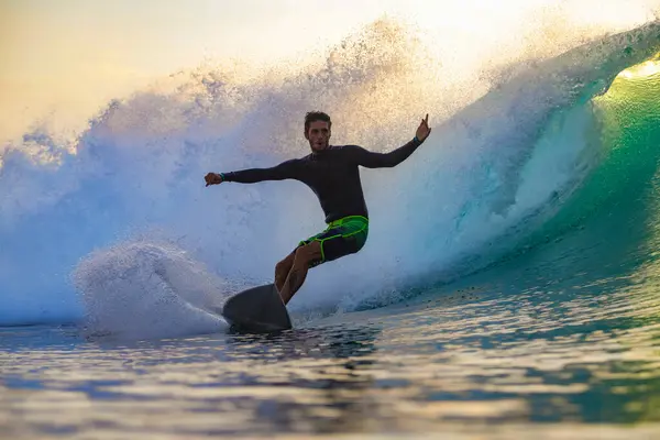 Surfare Vid Solnedgången Bali Indonesien — Stockfoto