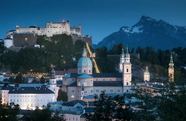 Avusturya Salzburg Toprakları Salzburg Eski Kasaba Dağ Alacakaranlıkta — Stok fotoğraf