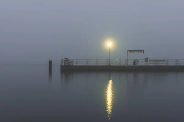 Германия Гамбург Внешнее Озеро Альстер Окруженное Густым Туманом — стоковое фото