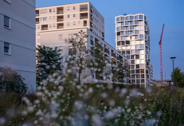 Modern Hoogbouw Woongebouw Avond München Duitsland — Stockfoto