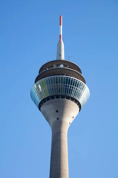 Rheinturm Toren Staande Tegen Heldere Lucht — Stockfoto