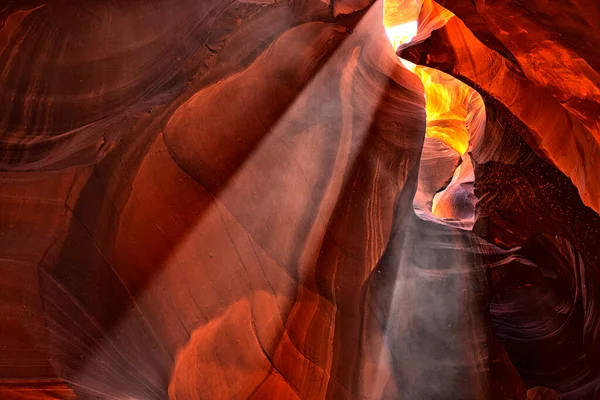 Estados Unidos Arizona Rayos Sol Que Iluminan Interior Antelope Canyon —  Fotos de Stock