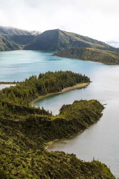 Живописный Вид Остров Сао Фалуэль Озеро Фоне Неба Азорских Островах — стоковое фото
