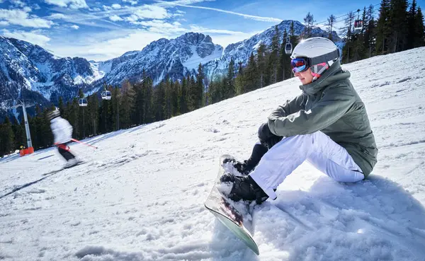 Smiling Woman Sitting Snowboard Viewpoint Enjoying View Distance — Stock Photo, Image