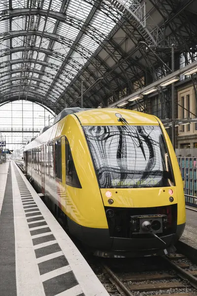 Allemagne Hesse Francfort Train Jaune Attente Gare — Photo