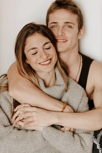 Portrait Happy Young Couple Home — Stock Photo, Image