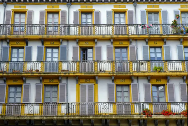 Испания Гипускоа Сан Себастьян Балконы Жилого Дома Стоящего Площади Конституции — стоковое фото