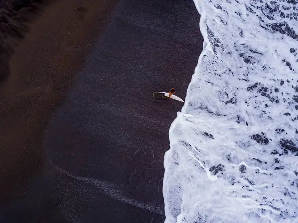 Вид Зверху Жінку Дошкою Серфінгу Морі — стокове фото