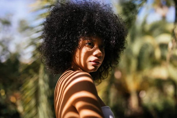 Portrait Jeune Femme Avec Ombre Sur Corps — Photo