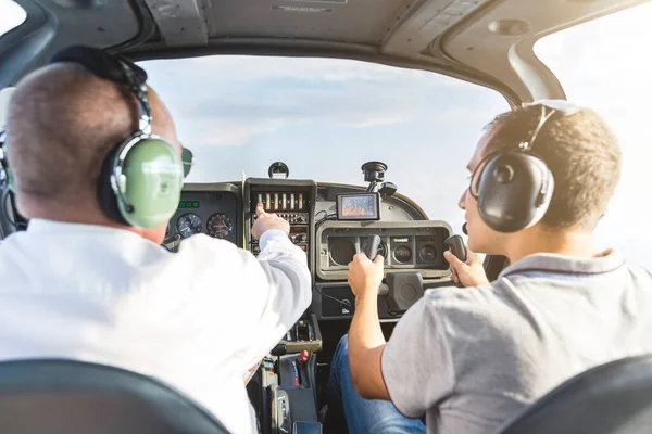 Piloto Piloto Navegação Avião Desportivo Visão Traseira — Fotografia de Stock
