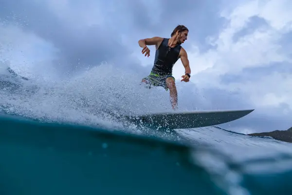 Man Surfing Rain Time Sumbawa Indonesia — Stock Photo, Image