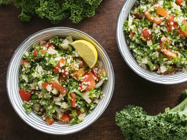 Variante Des Traditionellen Tabbouleh Salats Mit Grünkohl Statt Petersilie — Stockfoto