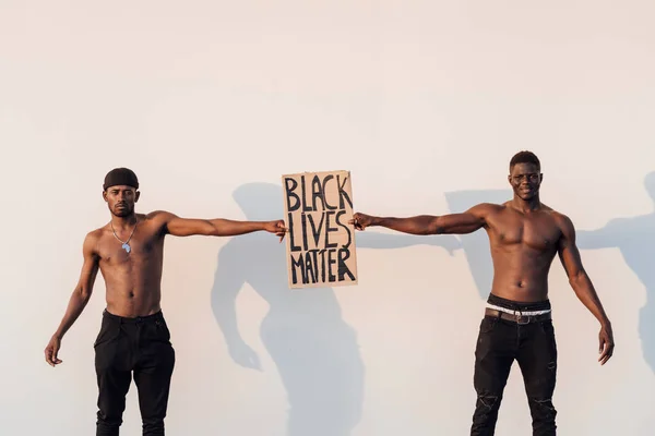 Zwei Schwarze Männer Mit Dem Black Lives Matter Schild — Stockfoto