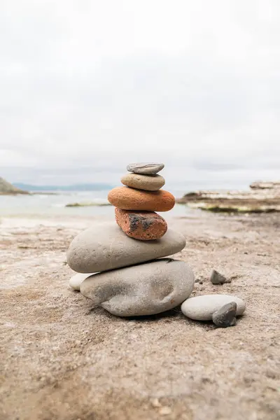 Stack Med Stenar Som Står Utomhus — Stockfoto