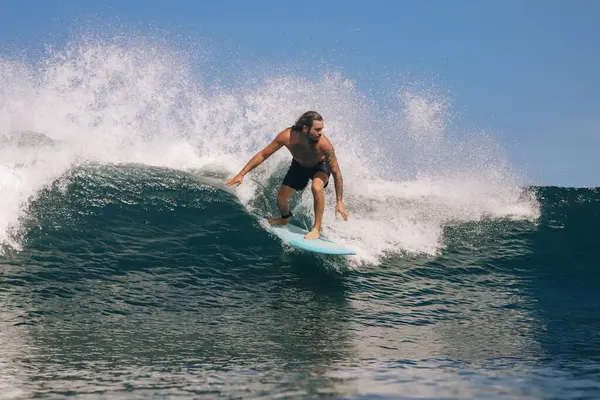 Shirtless Man Surfing Sea Clear Sky Bali Indonesia — Stock Photo, Image