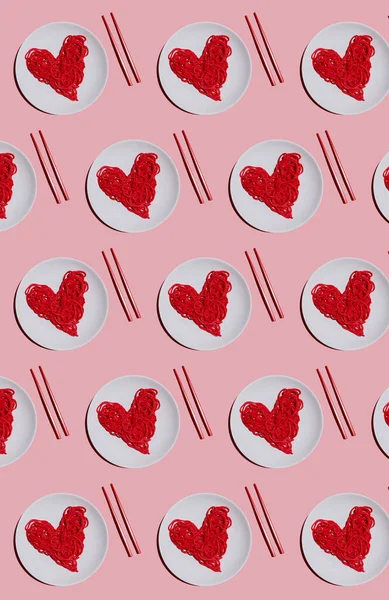 Pattern Plates Red Colored Heart Shaped Spaghetti Pink Background — Stock Photo, Image