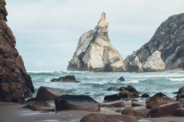 Portekiz Ursa Plajında Deniz Dağların Manzarası — Stok fotoğraf