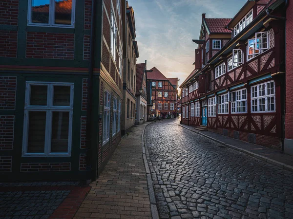 Alemanha Schleswig Holstein Lauenburg Casas Tijolo Longo Rua Cidade Paralelepípedos — Fotografia de Stock
