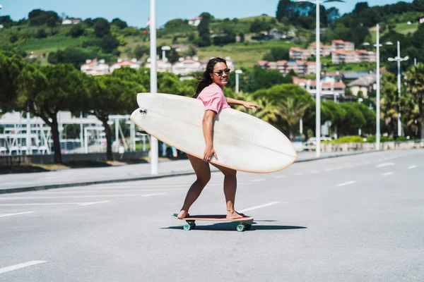 Female Skateboarder Surfboard Street — Fotografia de Stock