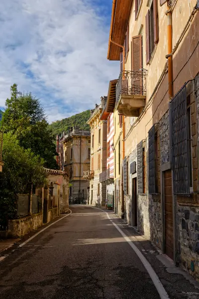 Italië Lombardije Riva Solto Oude Huizen Smalle Steegjes — Stockfoto