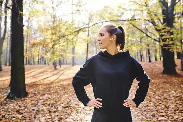 Young Woman Jogging Autumn Forest — Stock Photo, Image