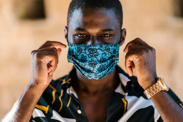 Businessman Wearing Protective Face Mask Pandemic — Zdjęcie stockowe