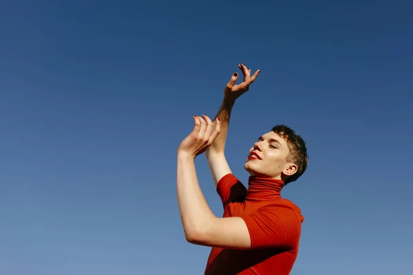 Gender Fluid Man Dancing Clear Sky Sunny Day — Stock fotografie