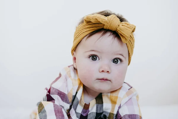 Baby Girl Wearing Headband Staring While Lying Bed Home — Stock Photo, Image