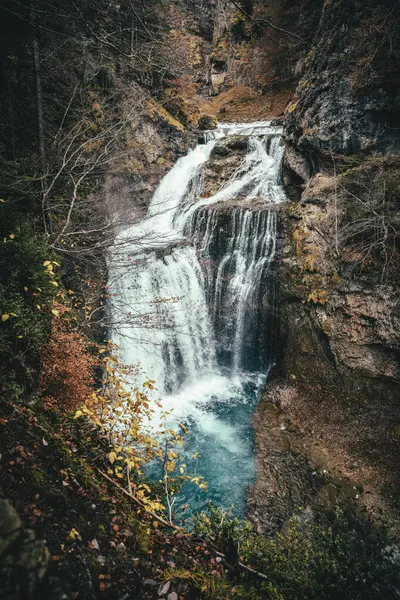 Krásný Vodopád Lese Během Podzimu — Stock fotografie