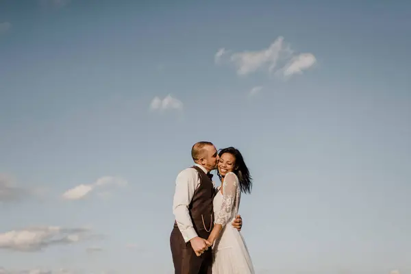 Bridegroom Kissing Bride Cheek Sunny Day — Stock Photo, Image