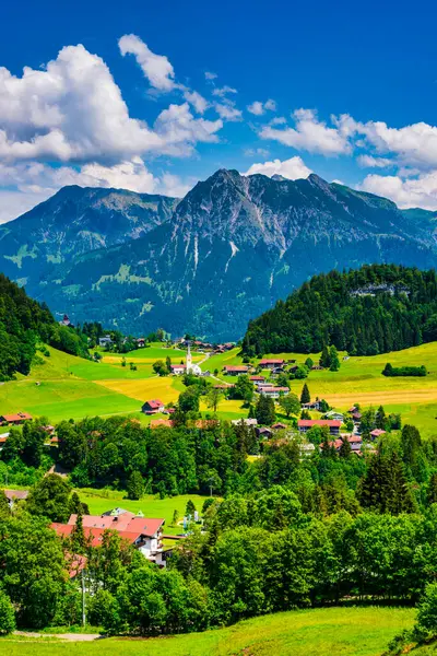 Tyskland Bayern Tiefenbach Landsbygdsby Allgau Alperna Med Entschenkopf Och Rubihorn — Stockfoto