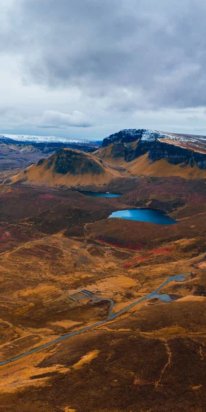 Велика Британія Шотландія Дроне Вид Маленьке Озеро Серед Бурого Гірського — стокове фото