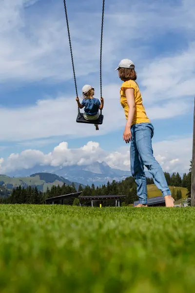 Mother Little Daughter Playing Swing — Stock Photo, Image