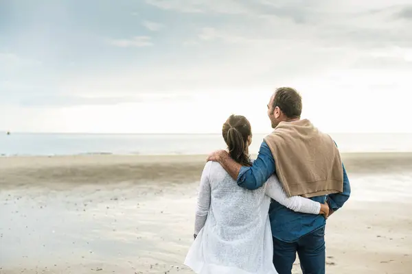 Couple Arms Looking Sea Cloudy Sky Sunset — Foto Stock