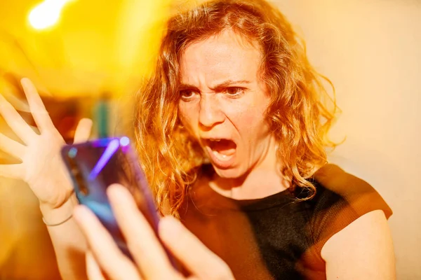 Close Angry Woman Video Calling Smart Phone Home — Stock Photo, Image