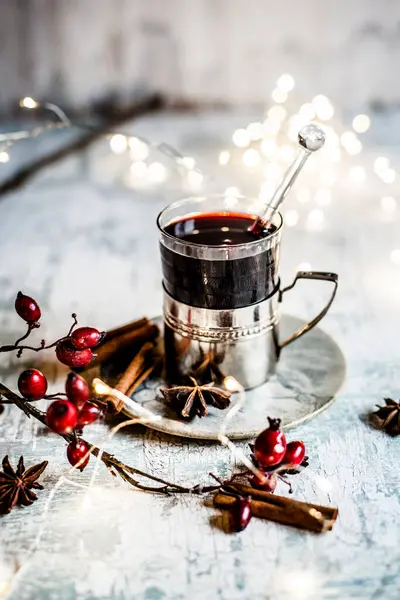 Christmas Lights Rose Hips Cup Mulled Wine Cinnamon Sticks Star — Stock Photo, Image