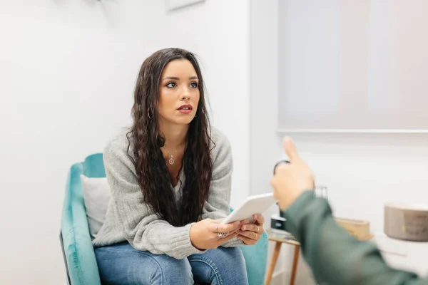 Young Woman Using Digital Tablet While Talking Doctor Office — Stock Photo, Image